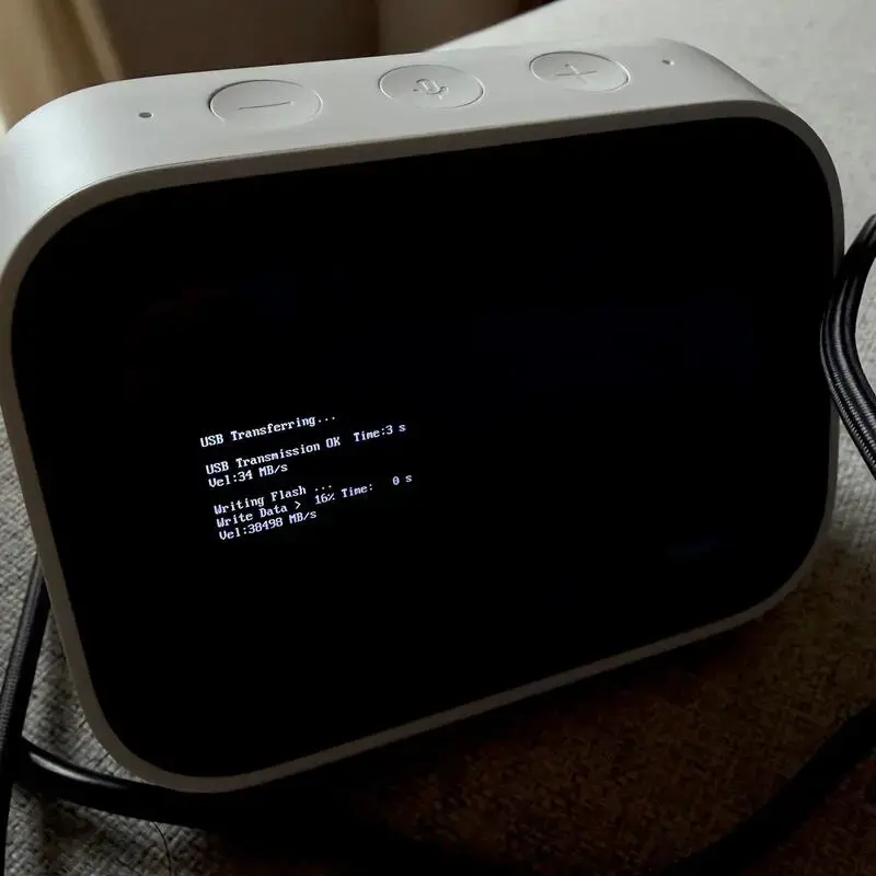 Photo of the Xiaomi Smart Clock writing flash